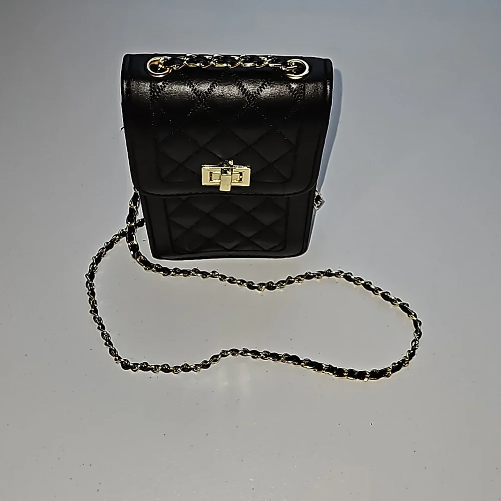 Black purse - Picture 3 of 13
